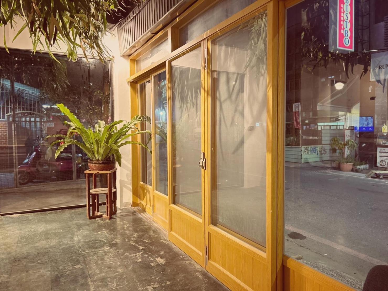 Yan Bin Hotel Tainan Bagian luar foto